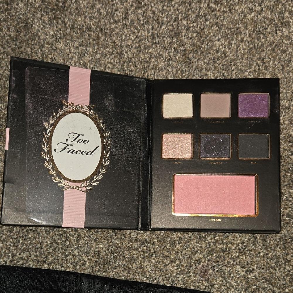 Too Faced Le Grand Château Gift Set in Black, Pink, and Cream - Picture 4 of 7